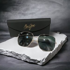 MAUI JIM Sunglasses Triton MJ 546- 17
Silver Frames w/ Grey Polarized Lenses
